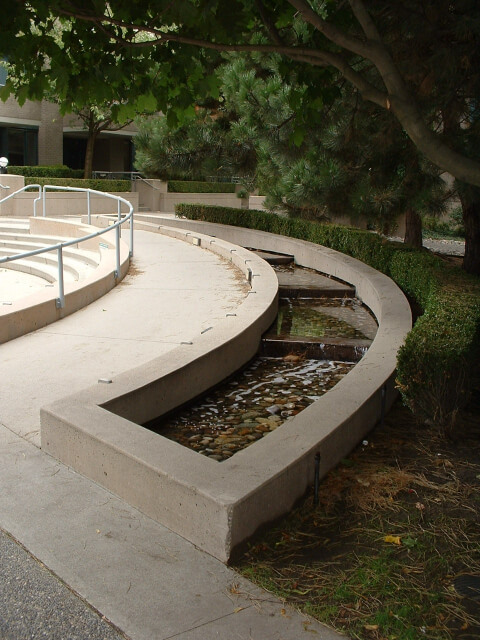 Curved water feature